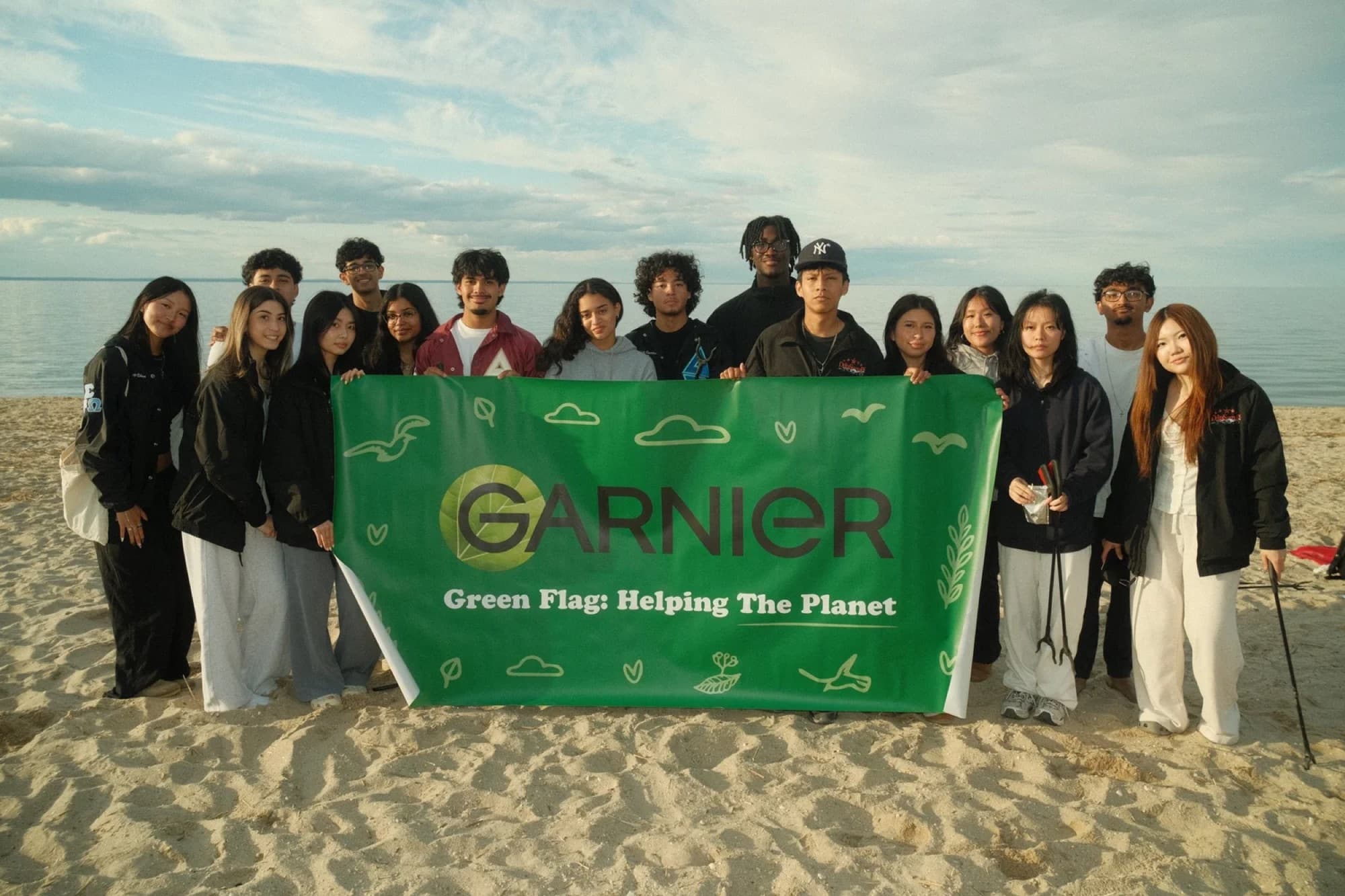 Upsilon Omega beach cleanup